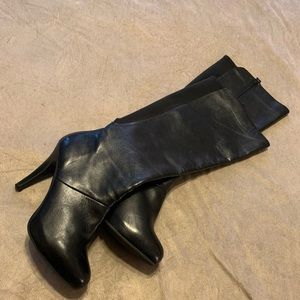 Knee high sexy Me Too! Soft leather boots